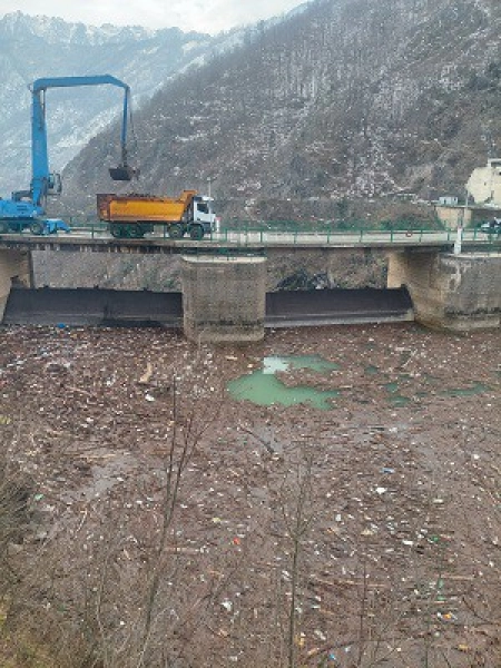 Prijetnja ekosustavu Neretve: Otpad uz branu HE Jablanica